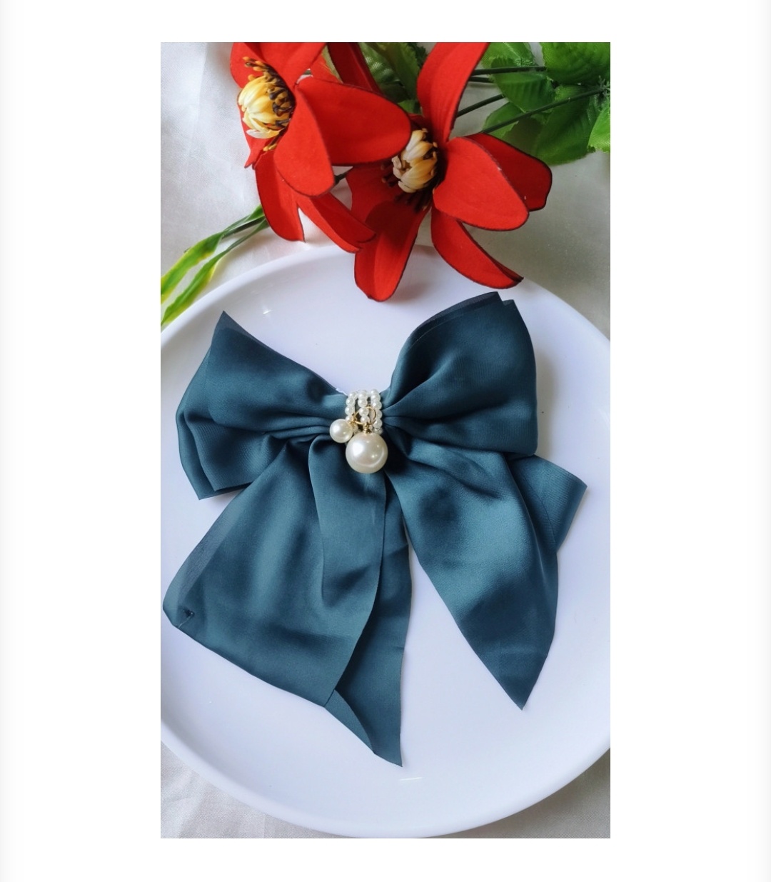 Bow tail hair clip