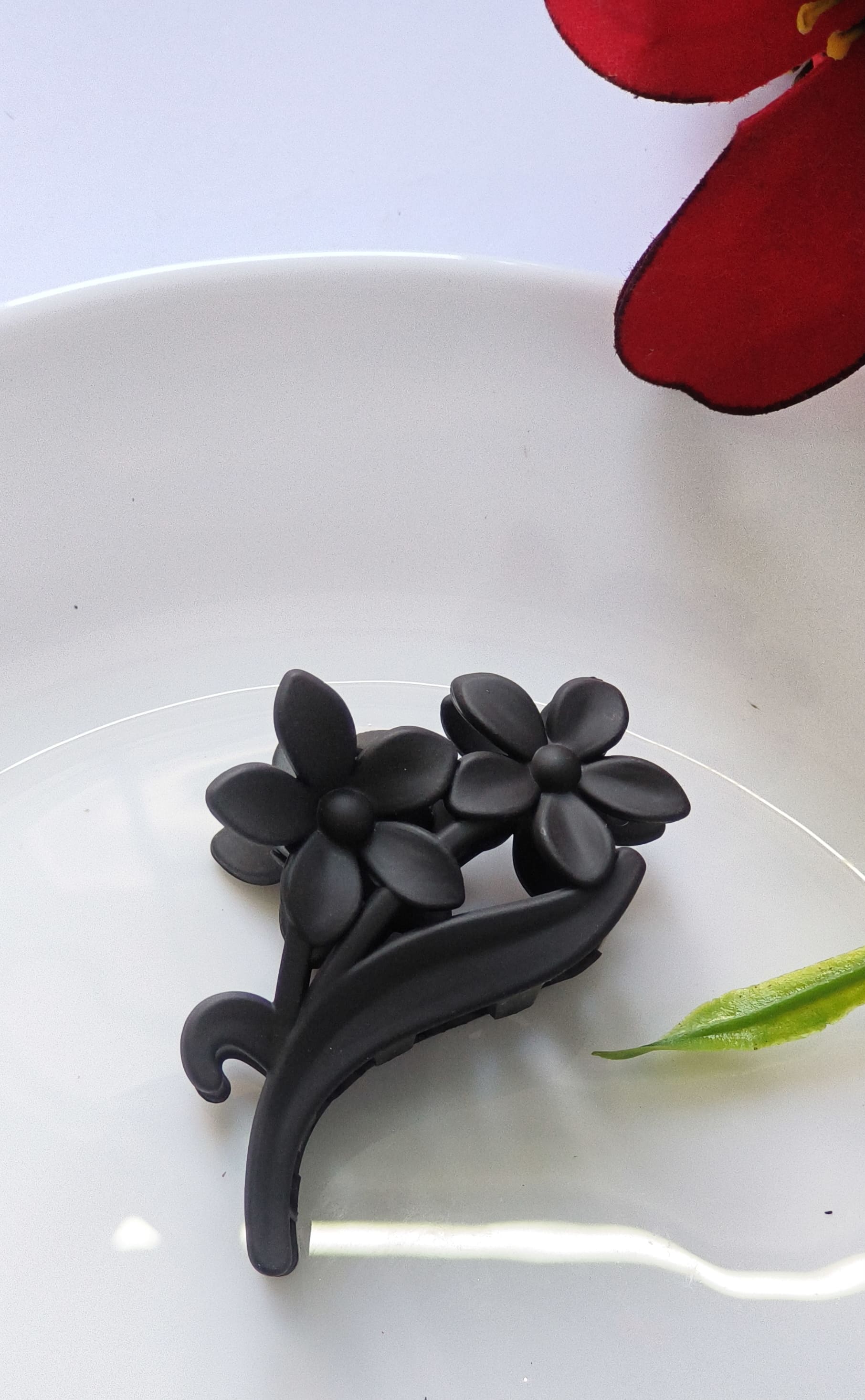 Mat finishing flower pattern clip