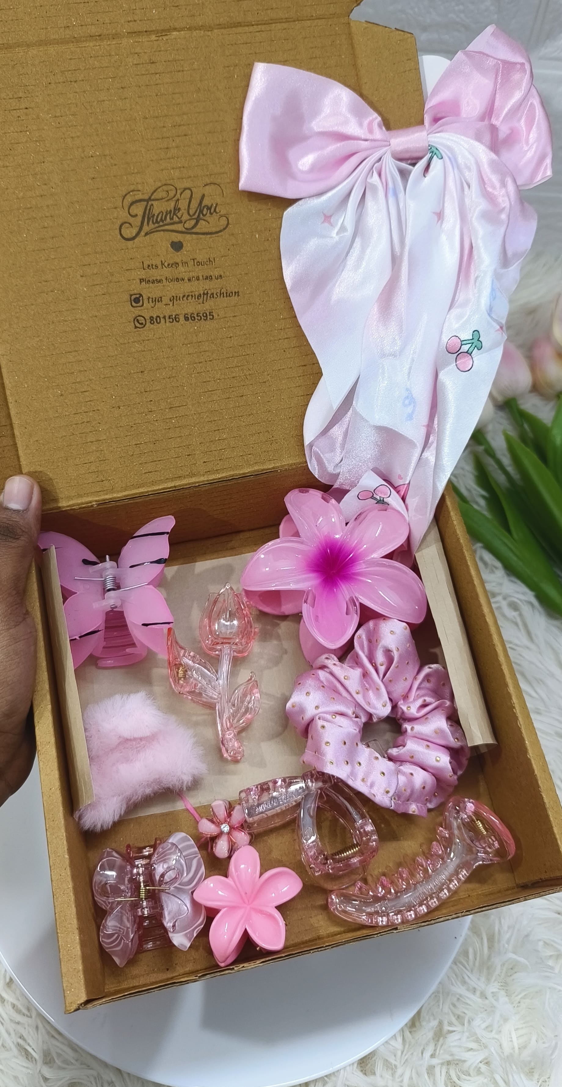 Light pink hamper