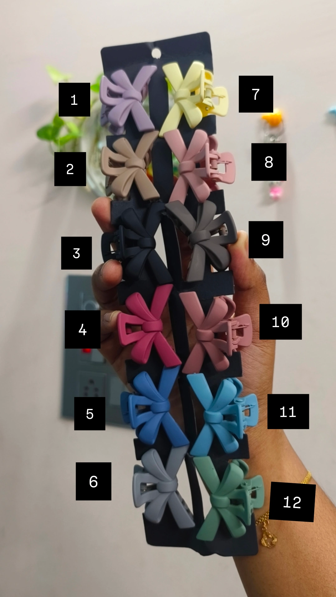 Bow mat clip